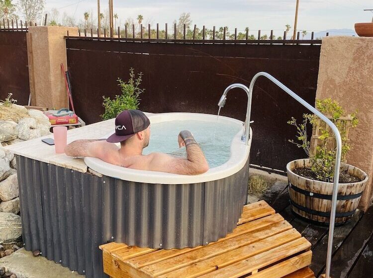 هتل Mi Kasa Hot Springs 420,adults Only, Clothing Optional