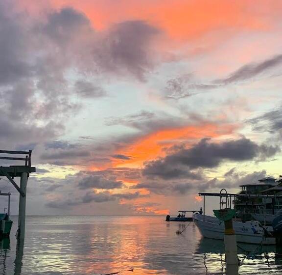 استراحتگاه Seabreeze Inn