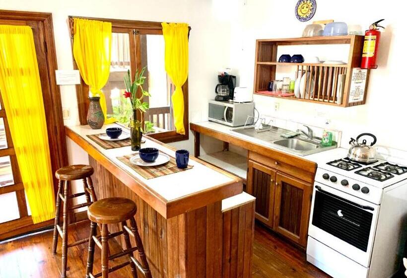 استراحتگاه Seabreeze Inn
