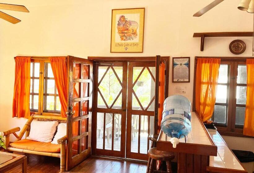 استراحتگاه Seabreeze Inn