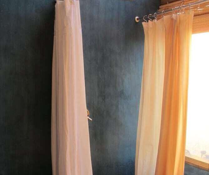 هتل Caliu Earthship Ecolodge