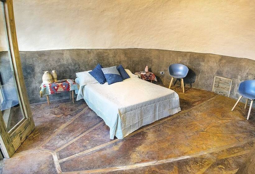 هتل Caliu Earthship Ecolodge