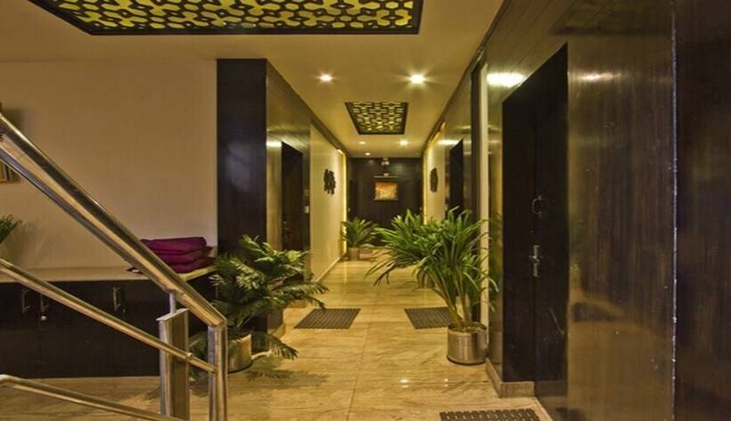 فندق Lavish Inn