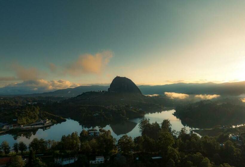 בית מלון כפרי The Boato