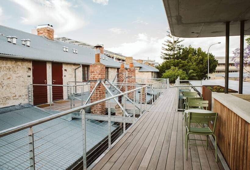 Warders Hotel Fremantle Markets