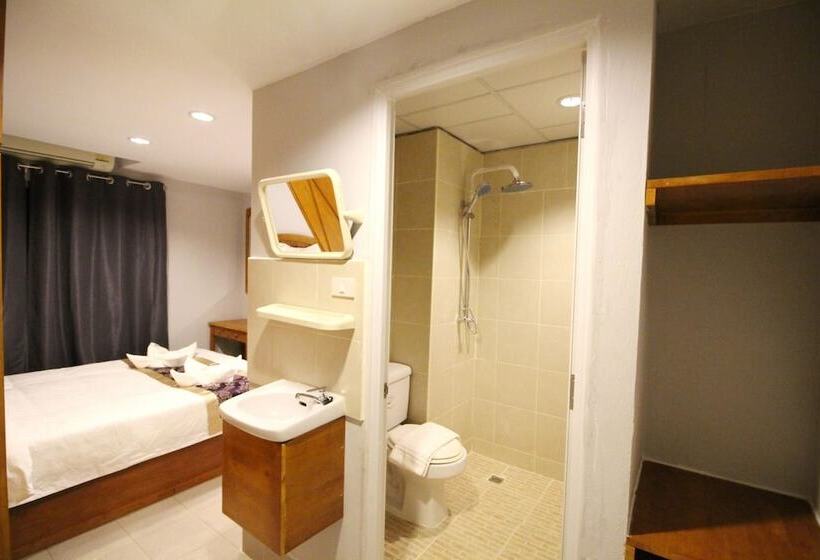 Lee Place Phatthanakan Condo