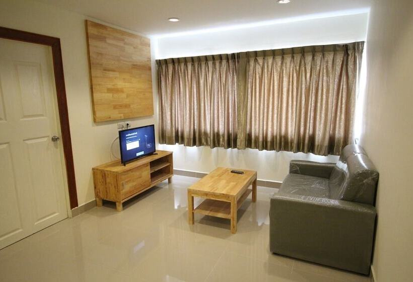 Lee Place Phatthanakan Condo