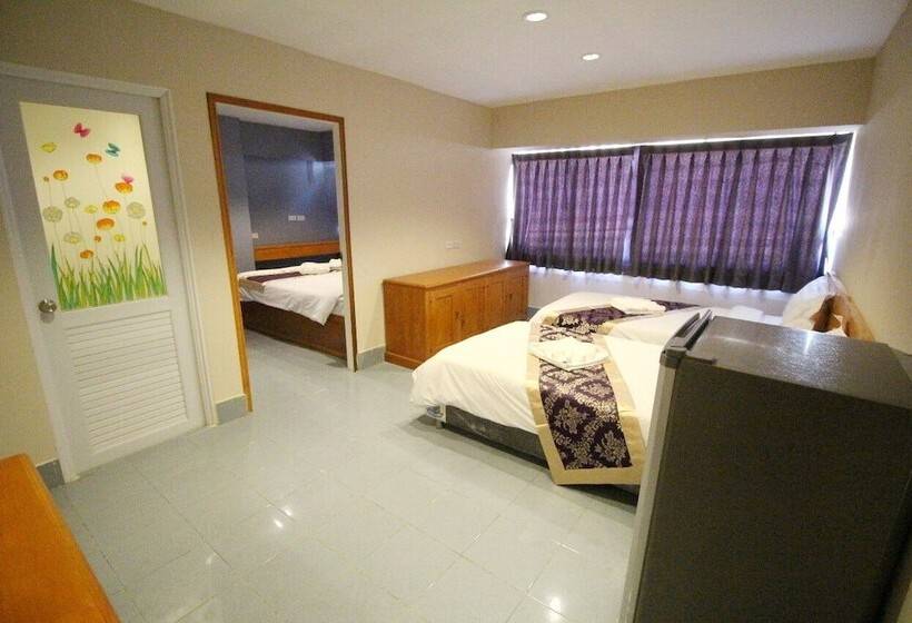 Lee Place Phatthanakan Condo