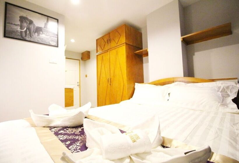 Lee Place Phatthanakan Condo