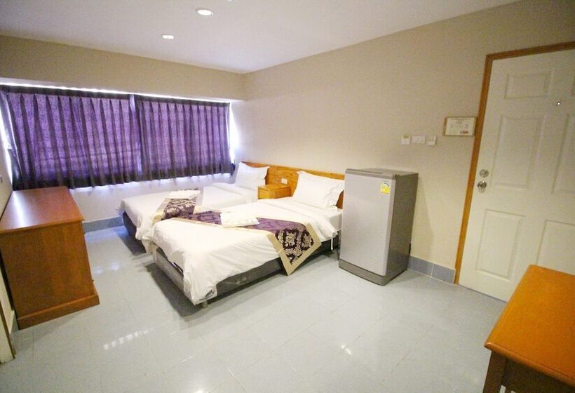 Lee Place Phatthanakan Condo