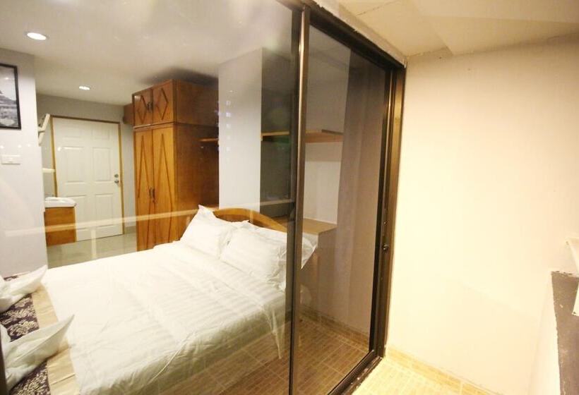 Lee Place Phatthanakan Condo
