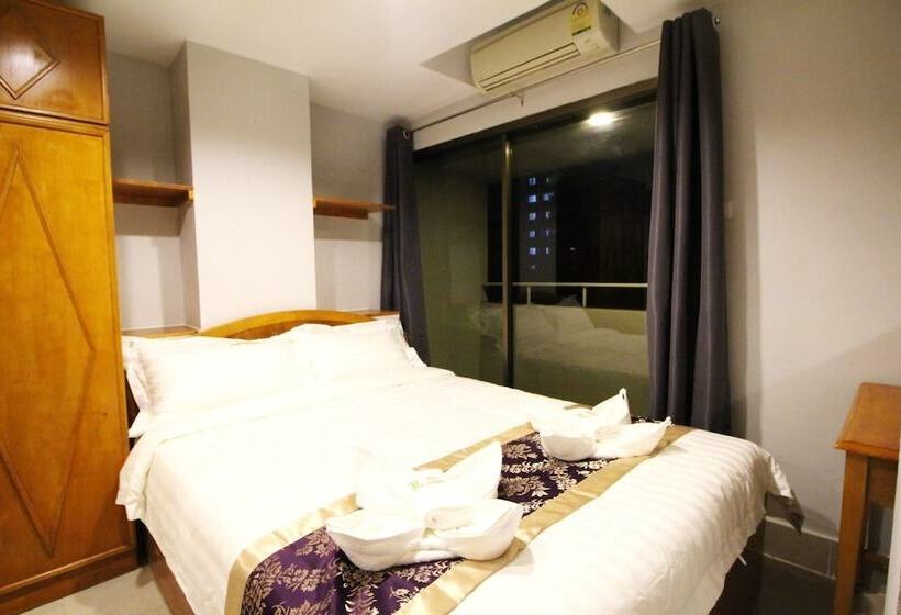 Lee Place Phatthanakan Condo