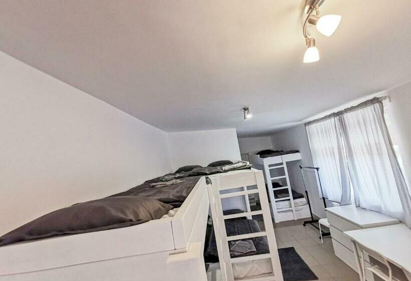 הוסטל Greenfield Apartman