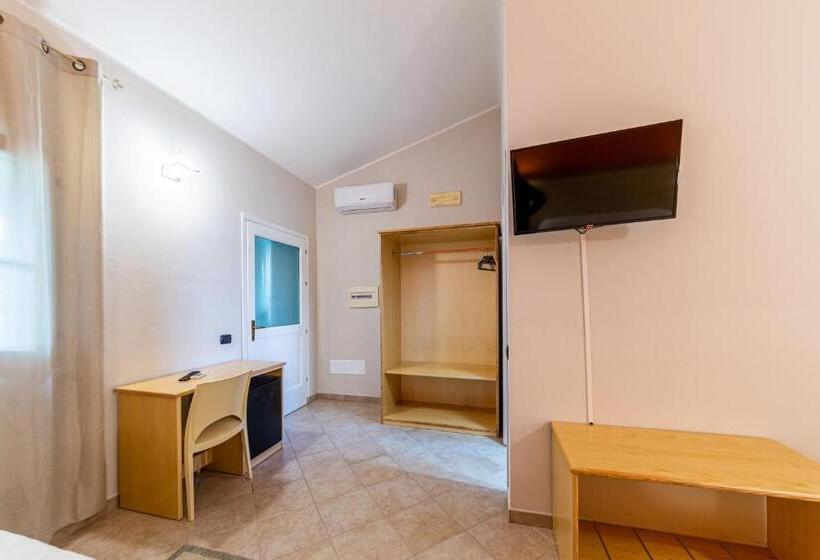 هتل Agriturismo Is Cortillaris