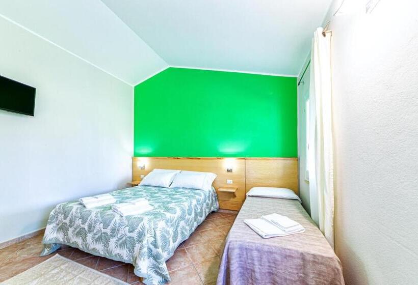 هتل Agriturismo Is Cortillaris