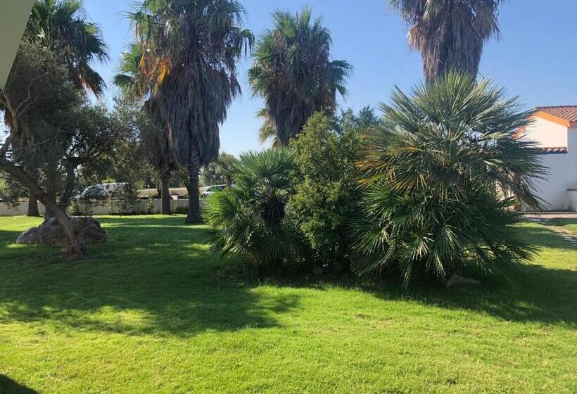 هتل Agriturismo Is Cortillaris