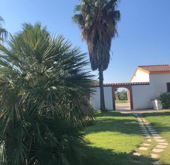هتل Agriturismo Is Cortillaris