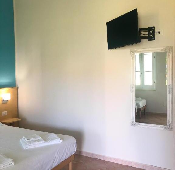 هتل Agriturismo Is Cortillaris