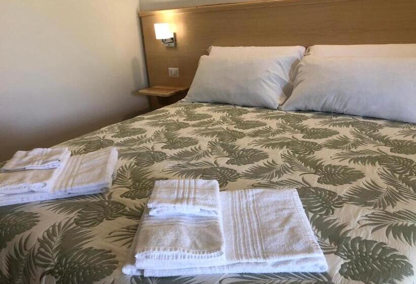 هتل Agriturismo Is Cortillaris