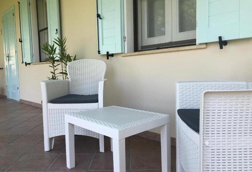 هتل Agriturismo Is Cortillaris