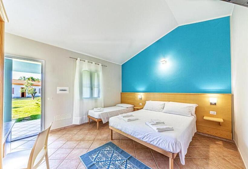 هتل Agriturismo Is Cortillaris