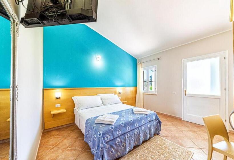 هتل Agriturismo Is Cortillaris