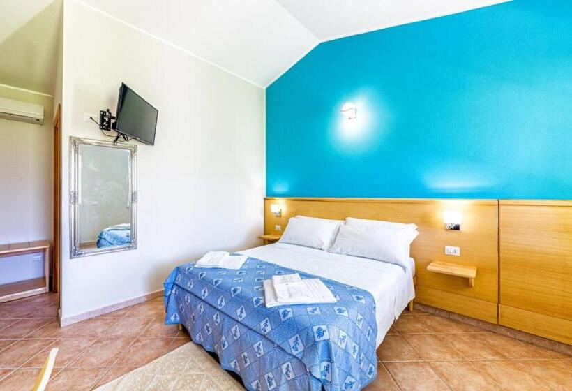 هتل Agriturismo Is Cortillaris