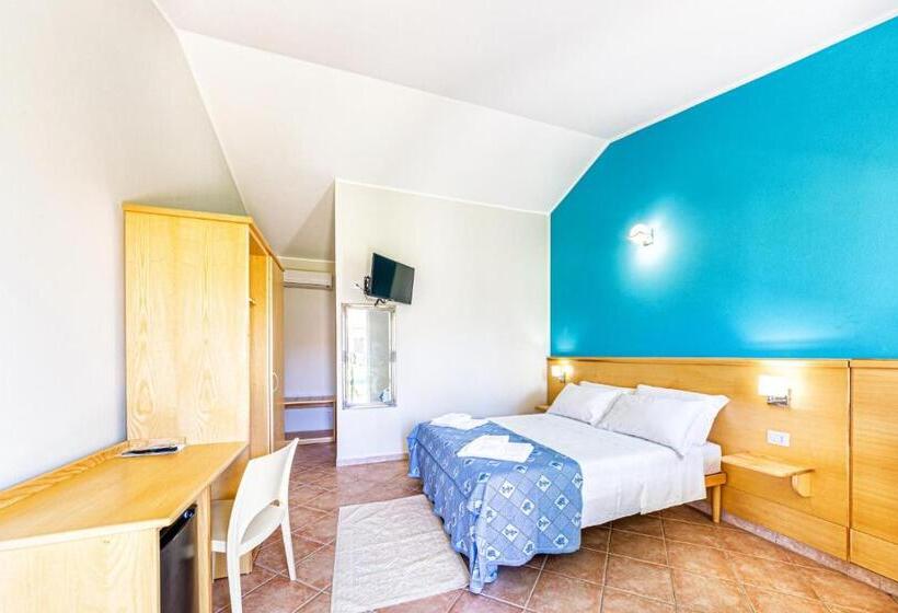 هتل Agriturismo Is Cortillaris