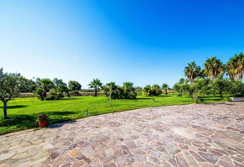 هتل Agriturismo Is Cortillaris