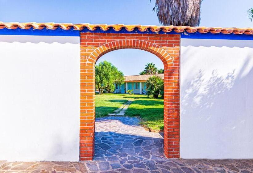 هتل Agriturismo Is Cortillaris