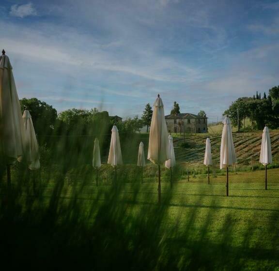 هتل Agriturismo Podere Tovari