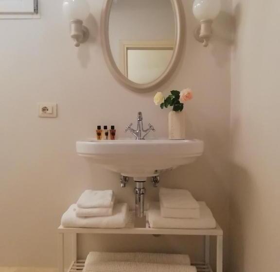 تختخواب و صبحانه Montauto Suites