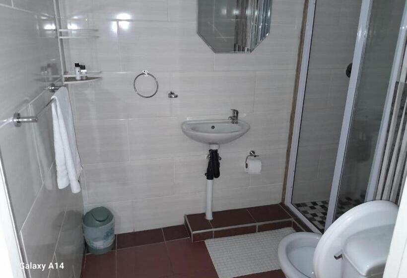 تختخواب و صبحانه Nqabanqaba