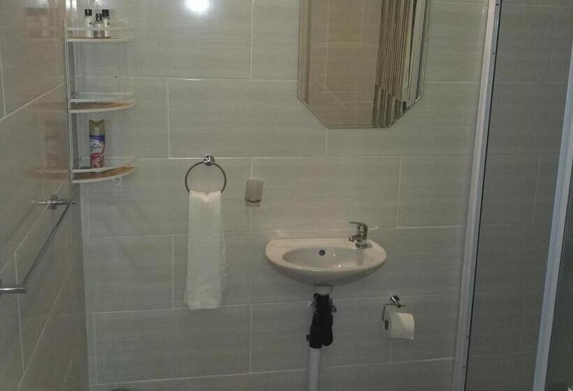 تختخواب و صبحانه Nqabanqaba