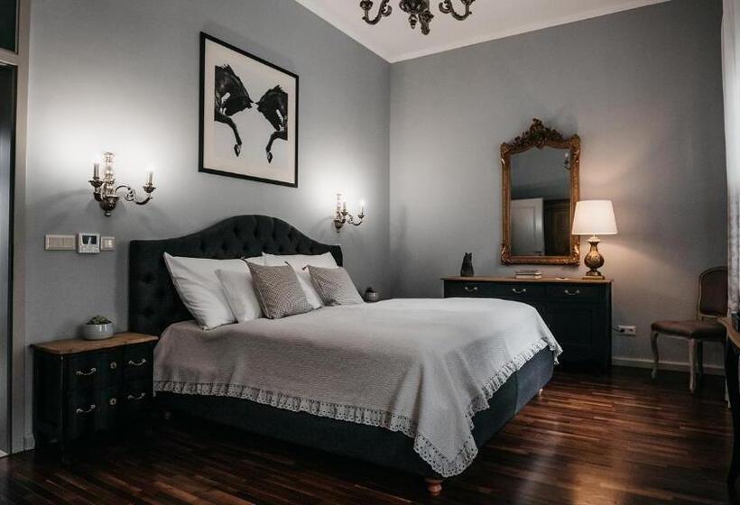 تختخواب و صبحانه Room42   Suites & Apartments
