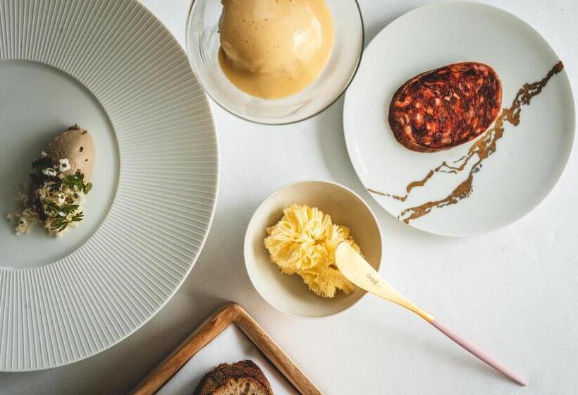 ベッドアンドブレックファースト Room42   Suites & Apartments