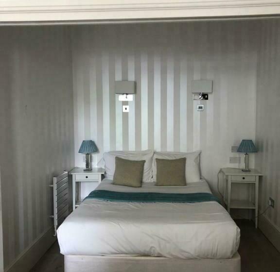 Elsham Apartments