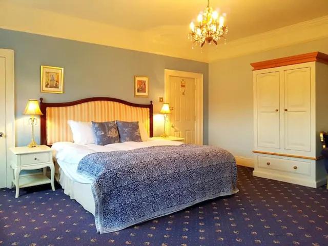 هتل No 6 The Square Tearooms & Accommodation
