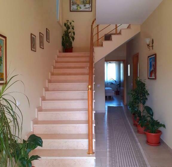 پانسیون Guest House Zadeja