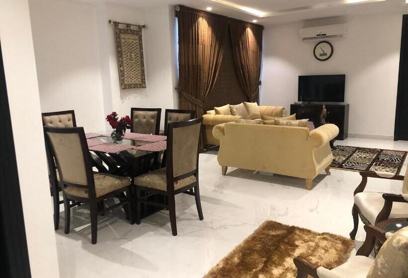 بنسيون Royal Guest House Lahore Cantt