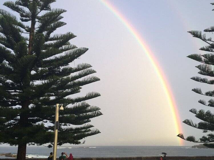 Coogee Sands Hotel & Apartments