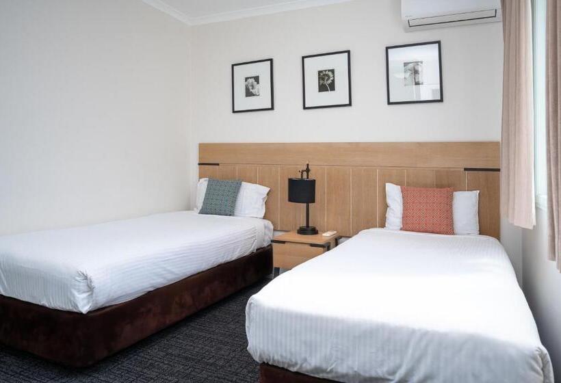Отель Aligned Corporate Residences Kew