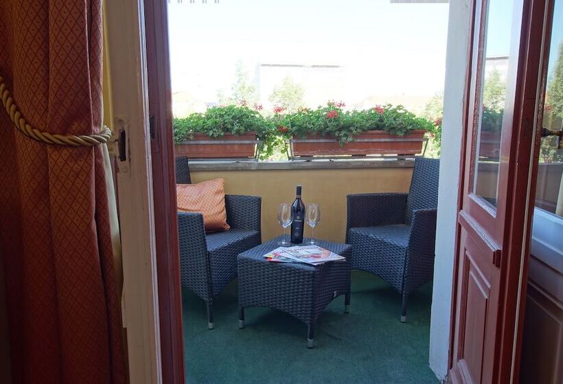 هتل Am Luisenplatz