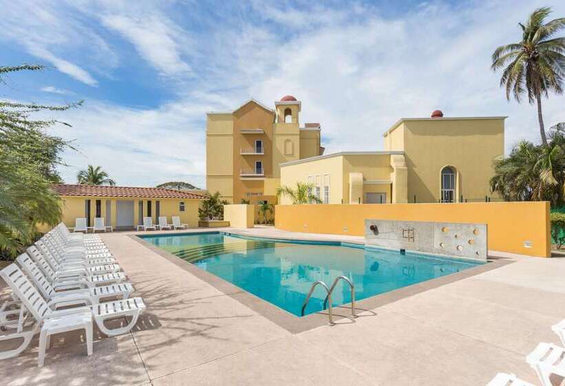 هتل Baymont Inn And Suites Lazaro Cardenas