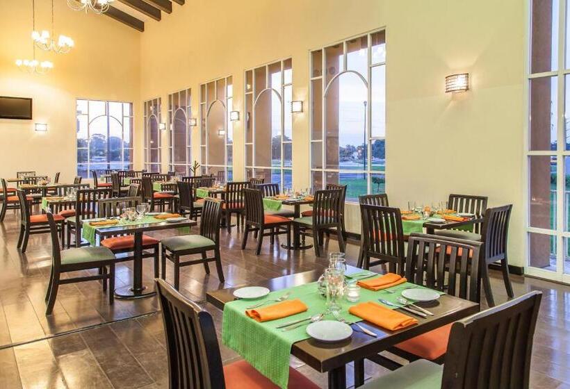 هتل Baymont Inn And Suites Lazaro Cardenas