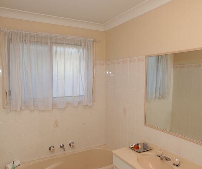 فندق Best Western Ambassador Motor Inn & Apartments