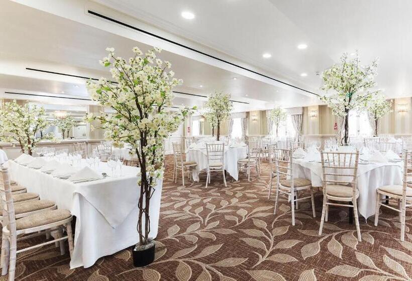 בית מלון כפרי Brandshatch Place & Spa