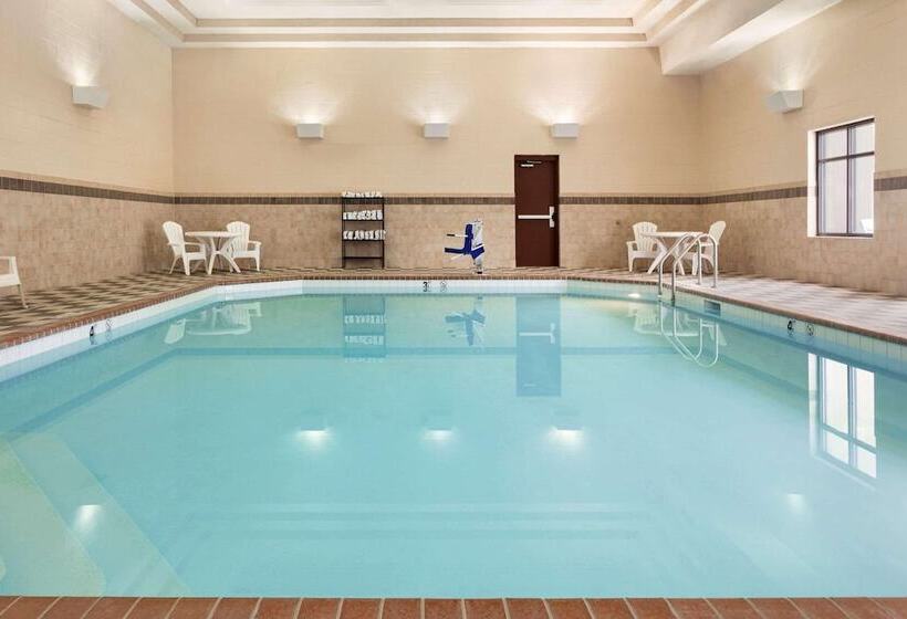 Country Inn & Suites By Radisson, Lincoln North Hotel And Conference Center, Ne