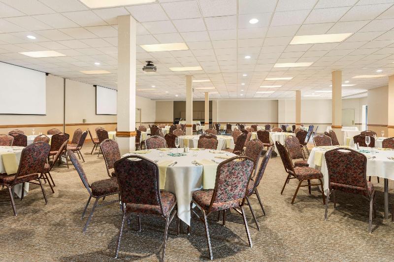 هتل Country Inn & Suites By Radisson, Lincoln North  And Conference Center, Ne