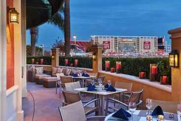 هتل Hilton Santa Clara